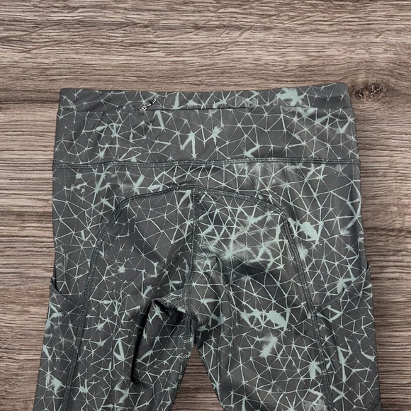 Lulelemon Black & Gray Constellation Print Wonder Under 7/8 Length Leggings 4 - Picture 2 of 16